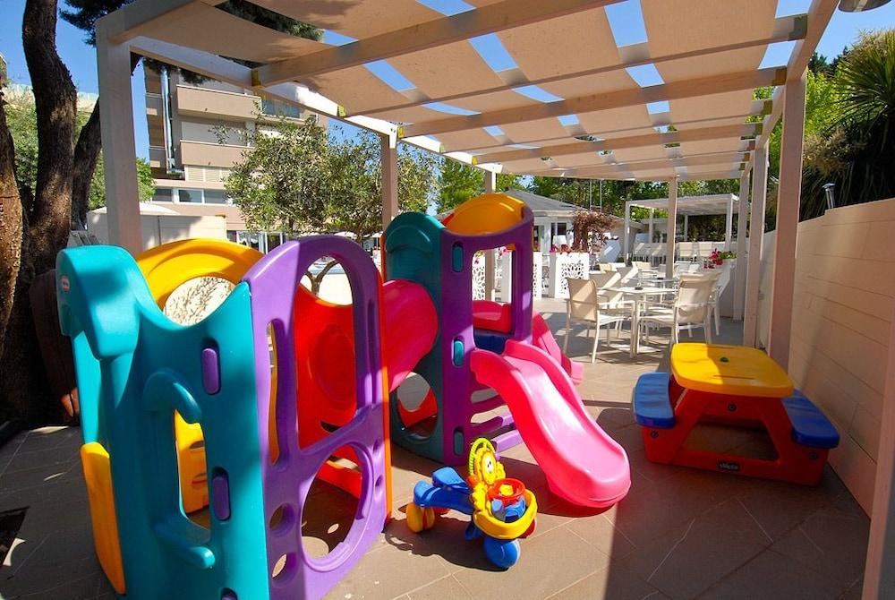 Hotel Pacific Cattolica Kültér fotó